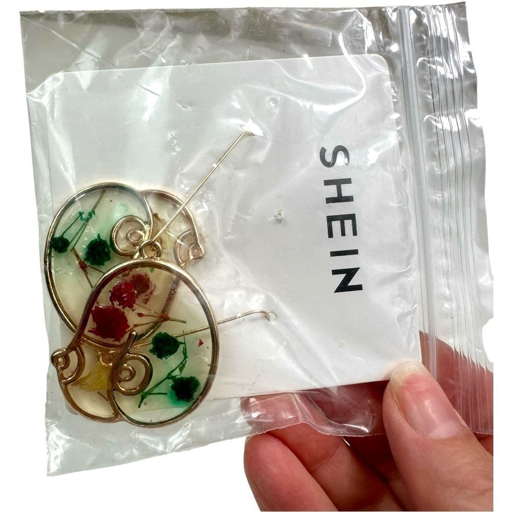 Floral Women’s Figure Bo*b Dangle Earrings NWT - Picture 4 of 4